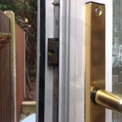 Yale 3PLACEIT G712 Style Lock - 2 Hook 2 Roller