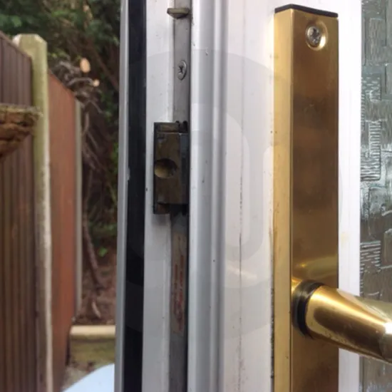 Yale 3PLACEIT G712 Style Lock - 2 Hook 2 Roller